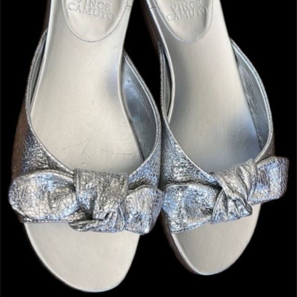 Vince Camuto Ejella Bow Slide Sandal sz 8.5W “Gleaming Silver”